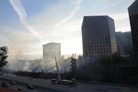 El fuego, ya controlado, ha afectado a cuatro edificios; dos de ellos han resultado destruidos