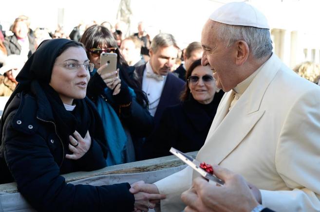 Sor Cristina, ganadora de La Voz, regala al Papa su primer disco en la...