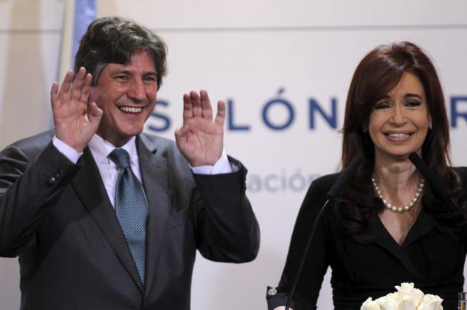 Amado Bouou junto a la presidenta de Argentina durante una rueda de...