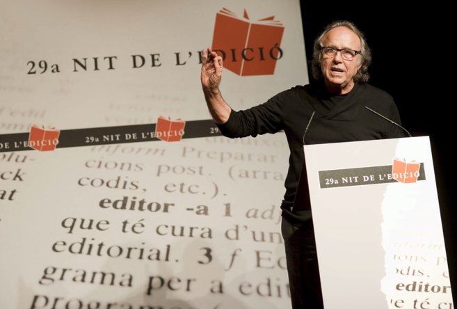 Los editores catalanes rindieron ayer homenaje a Joan Manuel Serrat....