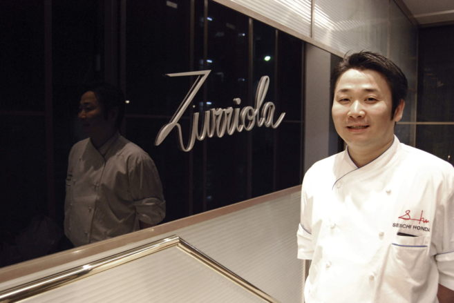 El chef Seichi Honda en su restaurante Zurriola en Tokio.