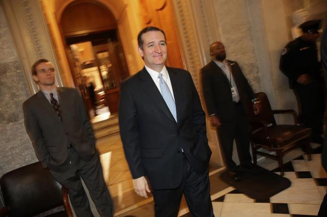 Ted Cruz, senador republicano por Texas, abandona el Senado tras la...