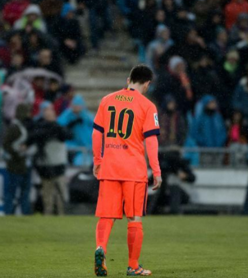 Messi, cabizbajo, en el partido contra el Getafe.