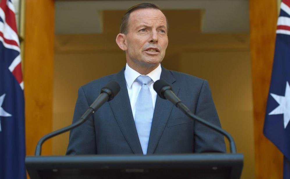 El primer ministro australiano Tonny Abbot habla durante una rueda de...