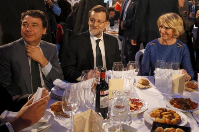 Ignacio Gonzlez, Mariano Rajoy y Esperanza Aguirre, durante la cena.