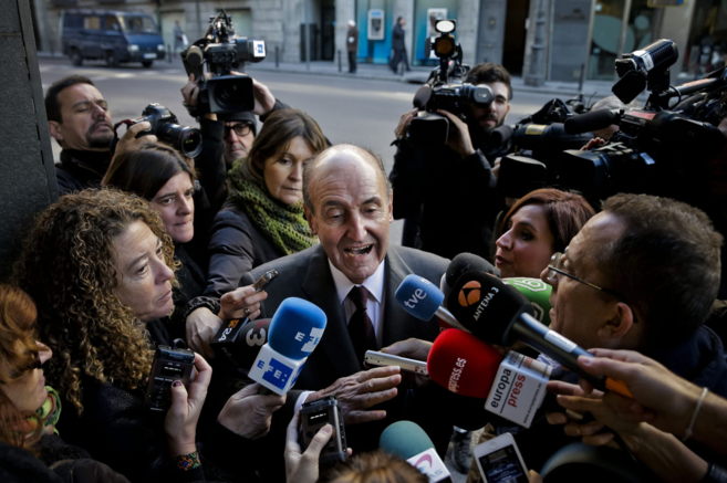 El abogado de la infanta Cristina, Miquel Roca, atiendo a los medios...