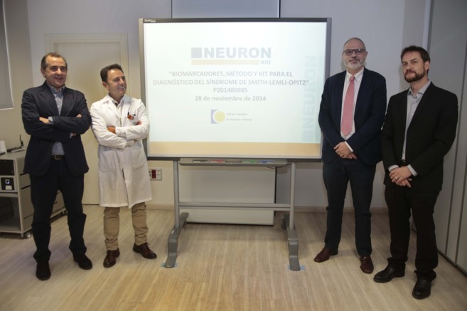 Los responsables del Hospital Universitario de Granada y de Neuron Bio...