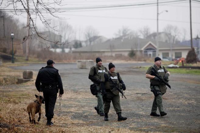 Los SWAT buscando a Bradley William Stone, en Pennsburg.