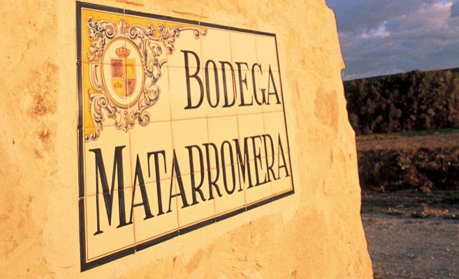 Placa de entrada a las instalaciones de Matarromera en Valladolid.