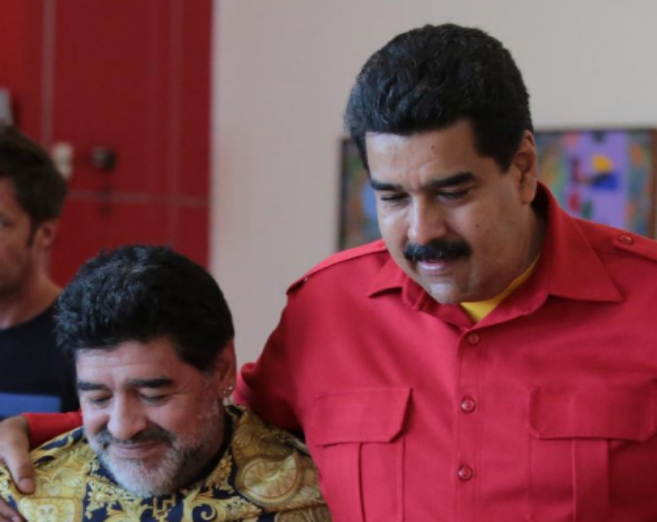 Maradona junto a Maduro, en el reciente viaje del argentino a...