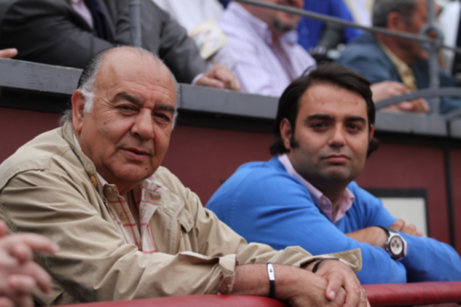Carlos Ziga junto a su hijo en Las Ventas.