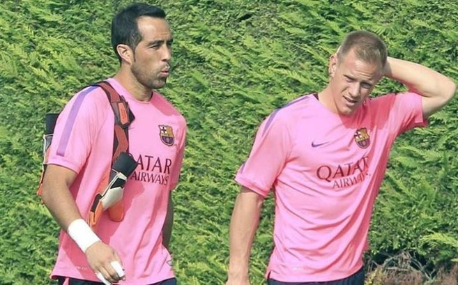 Bravo y Ter Stegen, en un entrenamiento del Barcelona.