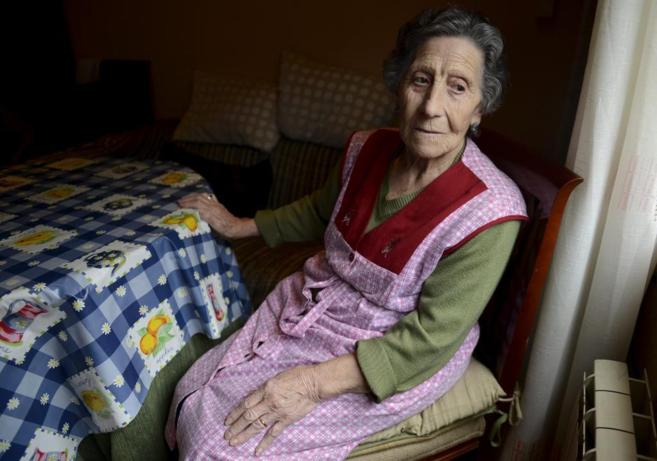 Carmen Martnez Ayuso, de 85 aos y vecina del barrio madrileo de...