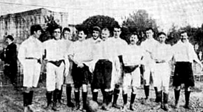 El equipo del Recreativo de Huelva en el Hipdromo de Madrid en 1906.