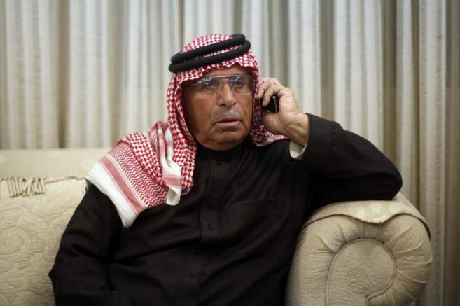 Safi al-Kasaesbeh, padre del piloto capturado, habla por telfono...