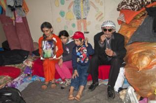 La familia Jadar, en su refugio de Erbil (Irak).