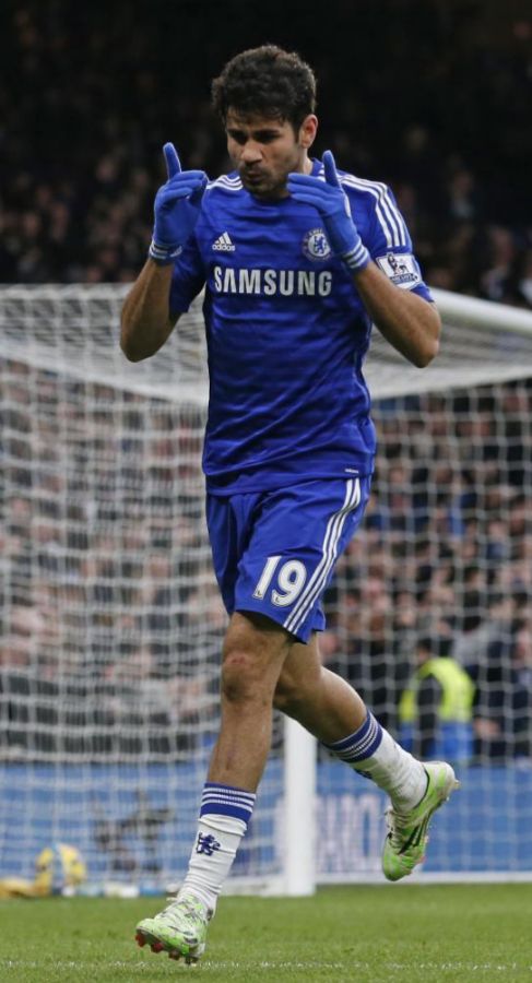 Costa celebra el segundo gol de la tarde en Stamford Bridge.
