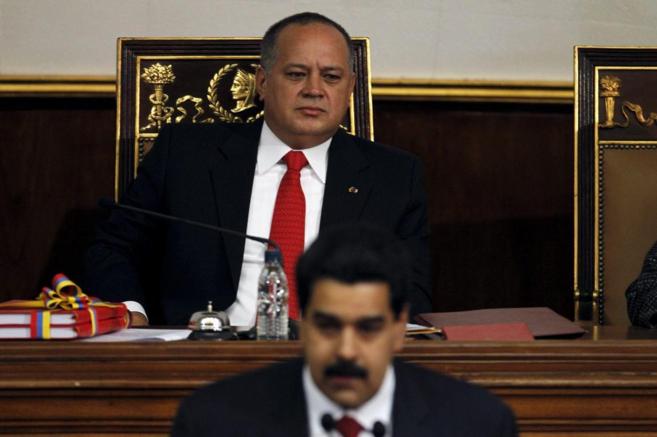 Diosdado Cabello, presidente de la Asamblea, tras el presidente...