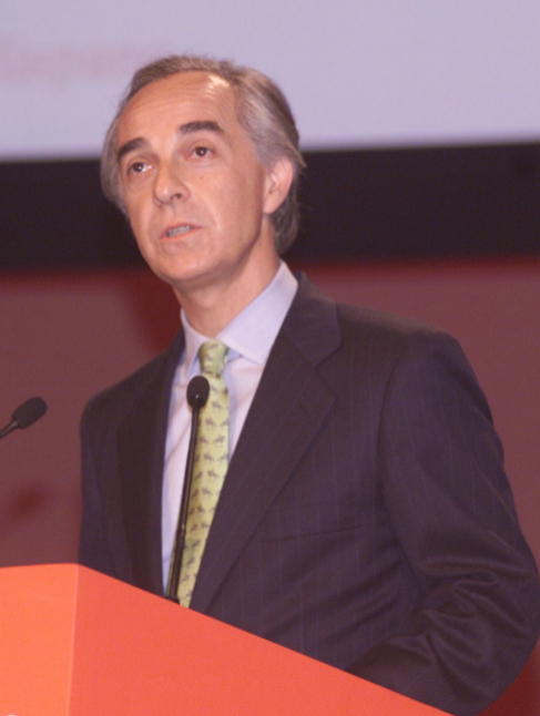 Ángel Corcóstegui en una junta del Banco Santander.
