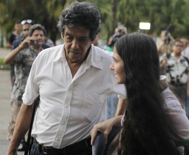 El periodista Reinaldo Escobar y su esposa Yoani Sanchez, en La Habana...