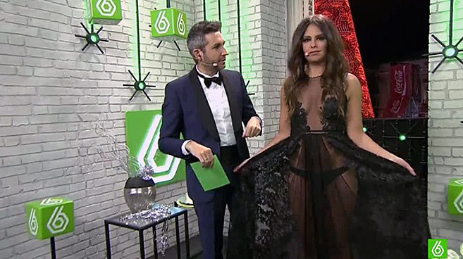 Cristina Pedroche luciendo su vestido durante la retransmisin de la...