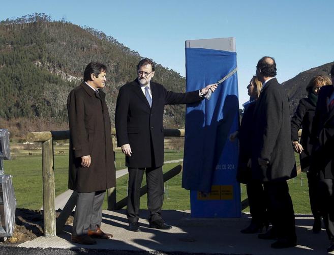 Mariano Rajoy, junto a Ana Pastor y el presidente de Asturias, en la...