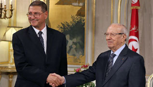 Esid saluda a Essebsi tras su encuentro. | EFE