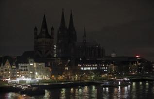 La catedral de Colonia, en penumbra, este lunes.