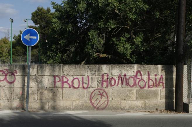 Pintadas contra la homofobia en un colegio de Palma