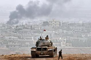 Columna de humo por bombardeos en Kobane.