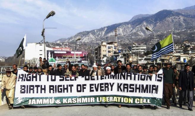 Una manifestacin de ciudadanos de la Cachemira paquistan.