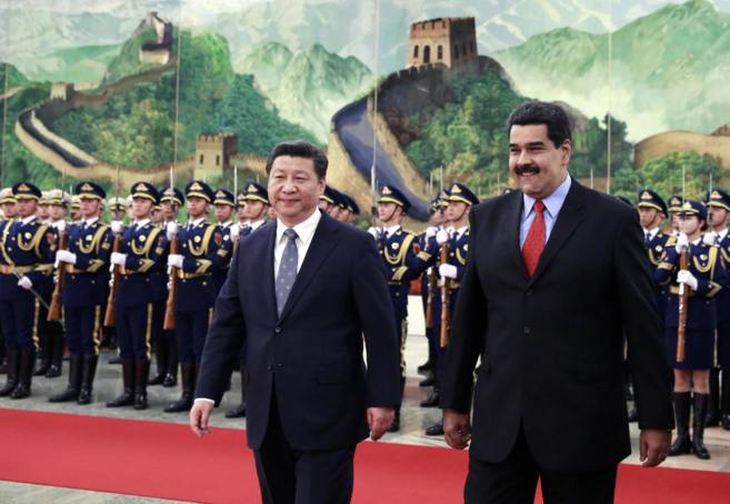 Maduro y el presidente chino, Xi Jinping, durante la ceremonia de...