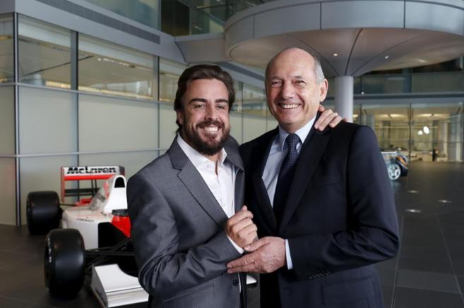 Fernando Alonso con Ron Dennis en la presentacin de la siguiente...
