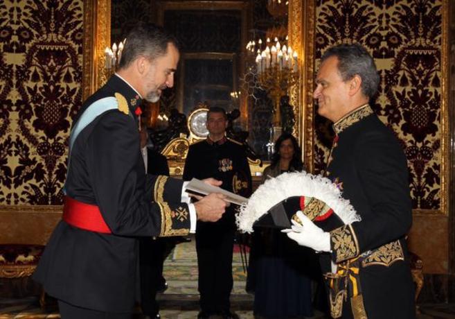 El Embajador de Portugal entreg las cartas credenciales al Rey.