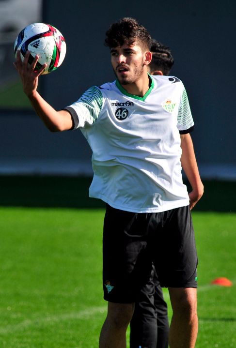 Dani Ceballos, en un entrenamiento del Betis.