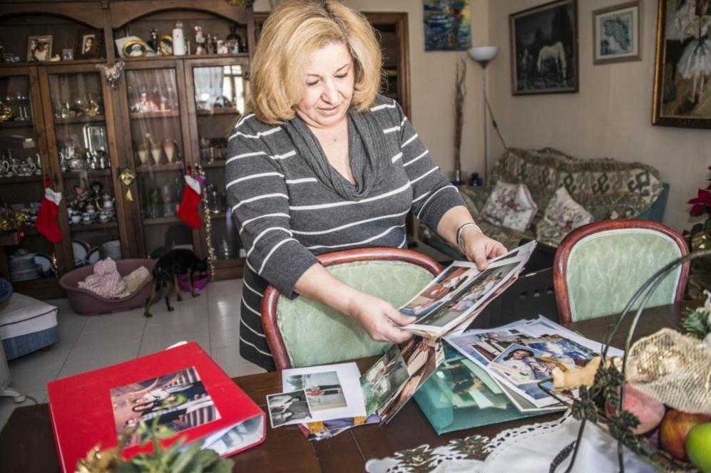 Ana ensea a ELMUNDO el lbum de fotos de su familia donde se palpan...