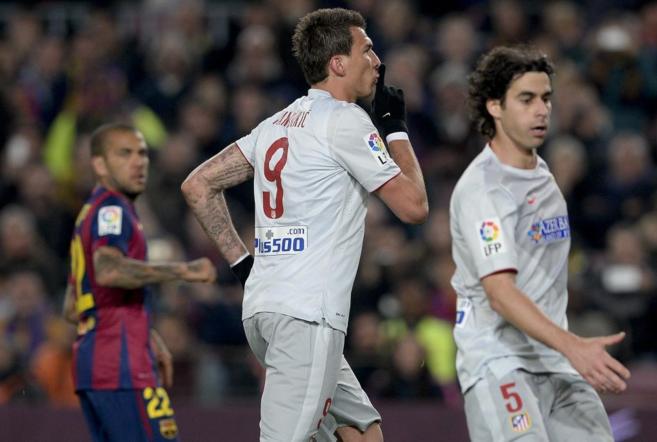 Mandzukic manda callar al Camp Nou tras marcar el gol del Atltico.