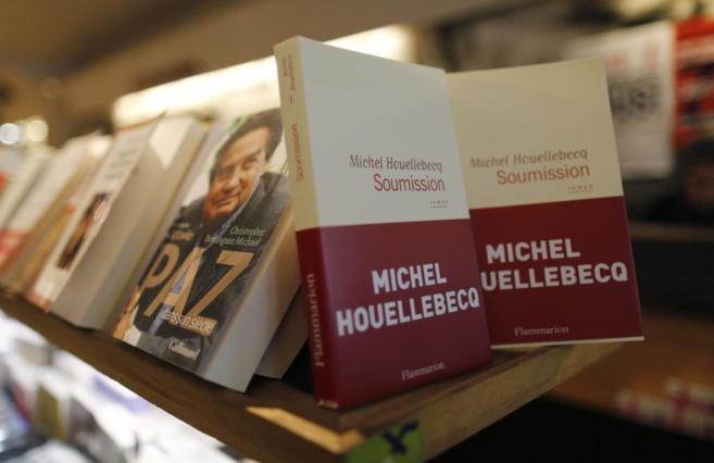 El libro 'Soumission' del autor Houellebecq, que ser...