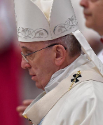 El Papa Francisco oficia la misa dedicada a la Virgen Maria en la...