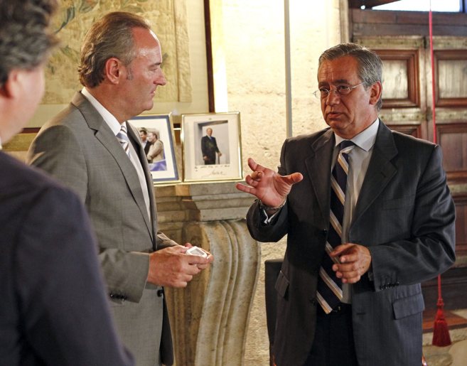 El presidente del CJC, Vicente Garrido, junto al presidente de la...