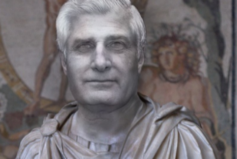 Fotomontaje del futuro duque de Alba en un busto estilo emperador...