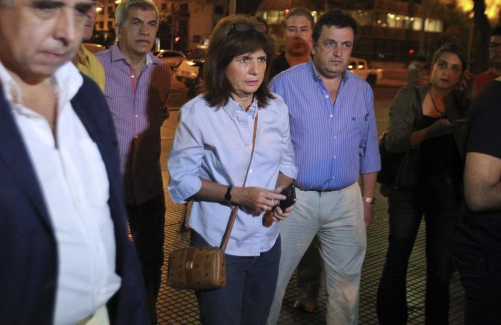 La diputada Patricia Bullrich llega al apartamento de Nisman tras...