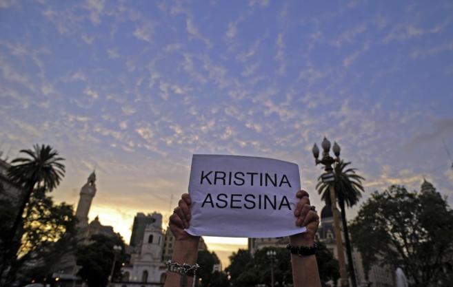 Carteles de protesta contra Cristina de Kirchner.