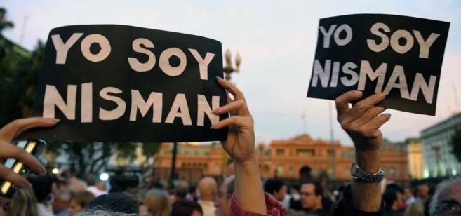 Manifestantes argentinos exigen que se investigue el caso Nisman, en...