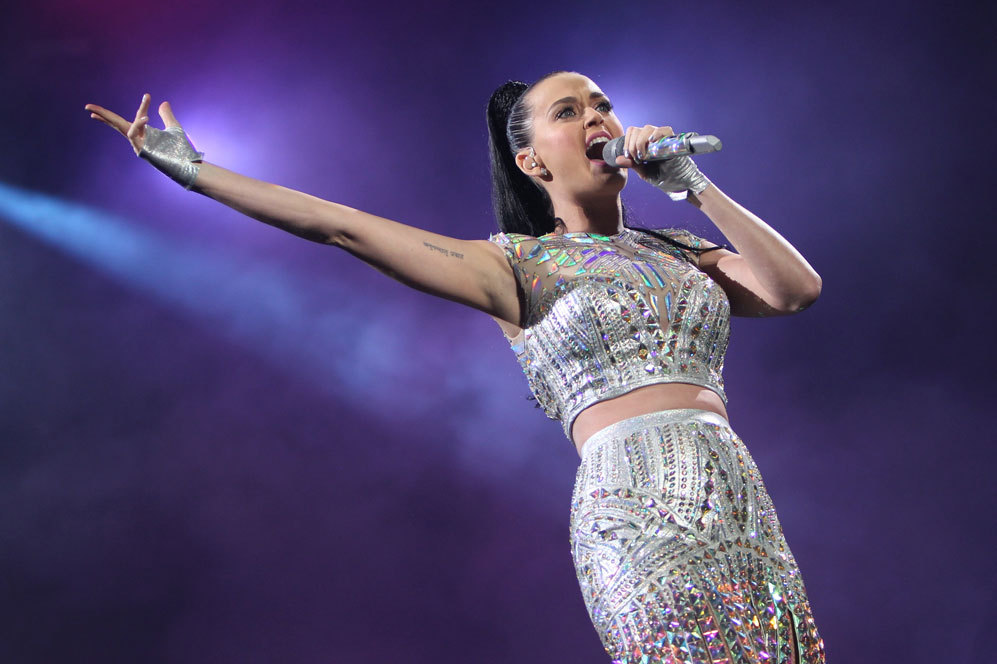 KATY PERRY: <br> Katy Perry sigue fiel a su esttica 'pin up', con un...