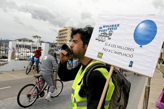 Imagen de una 'bicicletada' celebrada en El Molinar contra...