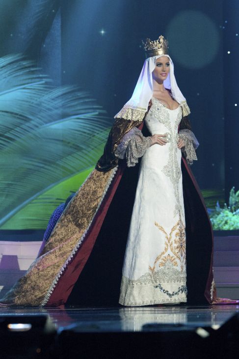Desir Cordero, vestida de Isabel la Catlica.