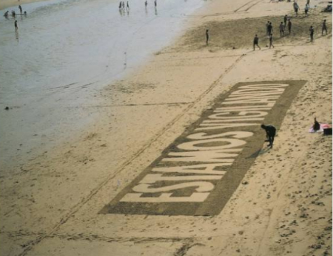 'Estamos vigilando' (1994), una intervencin en la playa de...
