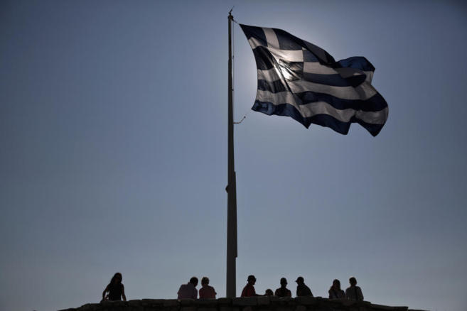 En la imagen, la bandera griega