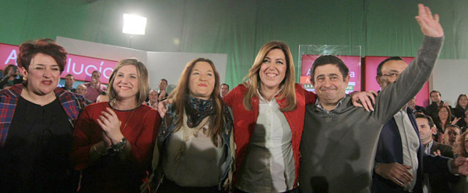 Susana Daz, con dirigentes y candidatos de su partido a las...